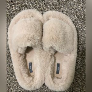 Aerie fuzzy slippers